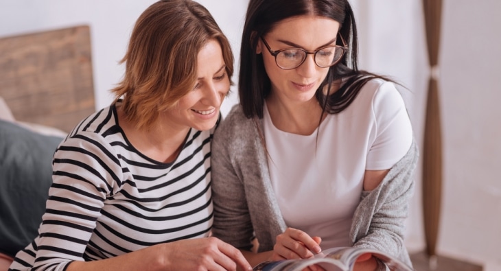 Two women reading magazine